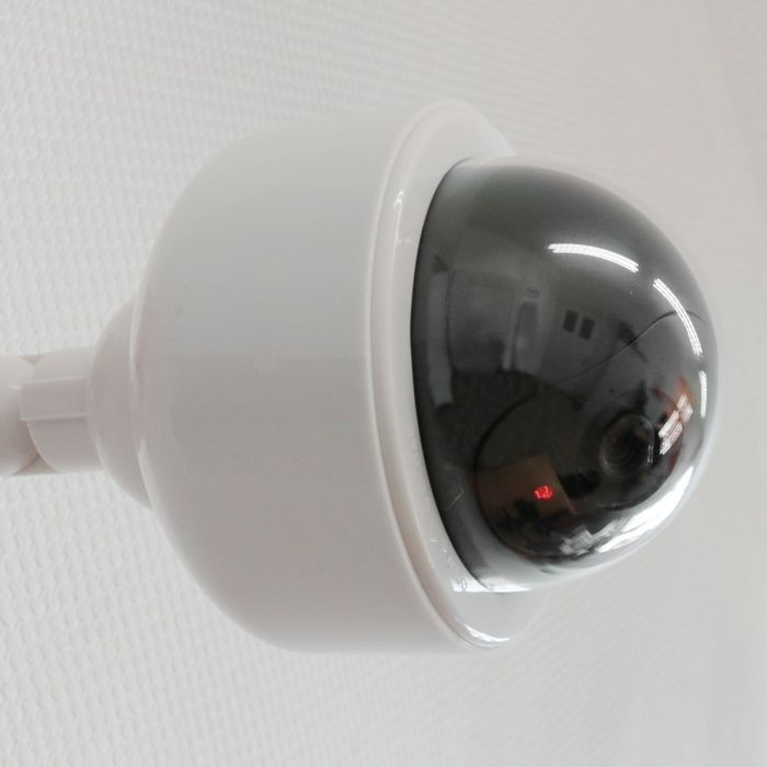 Telecamera Finta Di Sorveglianza Con LED Lampeggiante – Deterrente Per Esterni E Interni (Batterie AA Non Incluse)